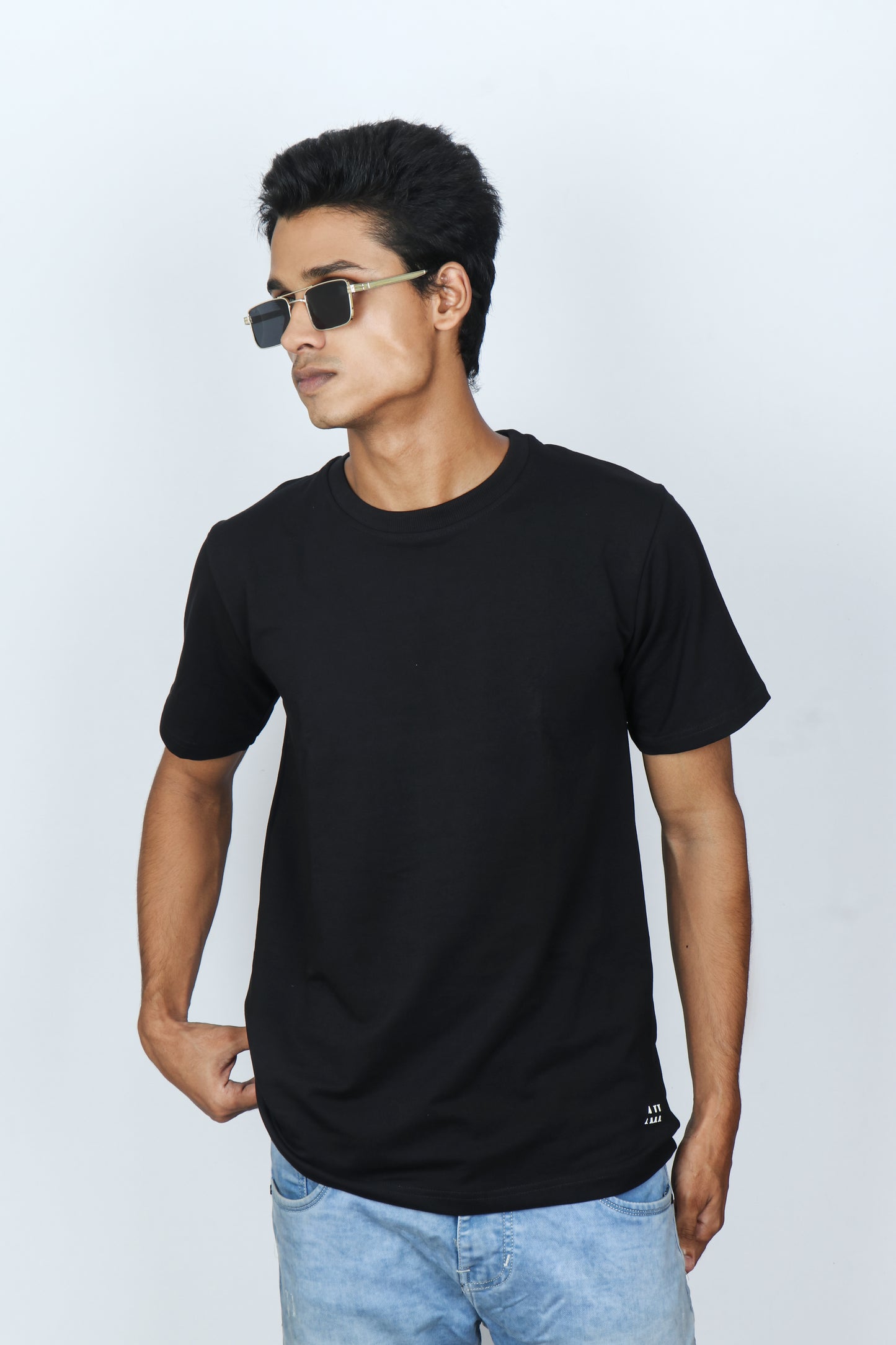 DARK BLACK RELAXED FIT TSHIRT